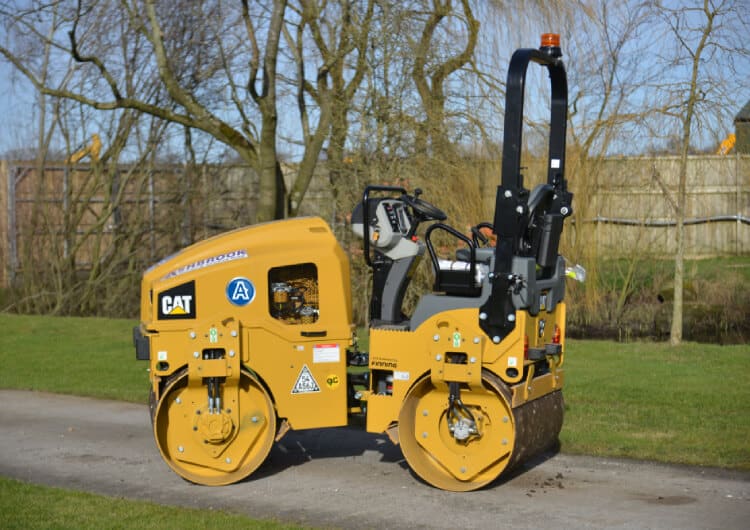 CAT CB1.7 COMPACTION ROLLER 900MM