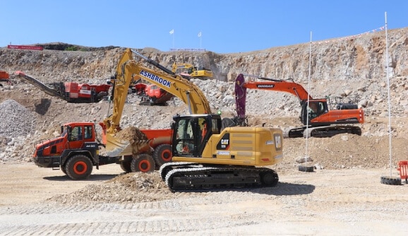 HILLHEAD (ALMOST) LIVE-SMASH HIT! Post Thumbnail