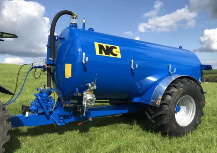 2,500 GALLON VACUUM TANKER