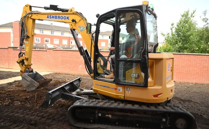 CAT 305 NEXT GENERATION EXCAVATOR REVIEW BY EARTHMOVERS Post Thumbnail