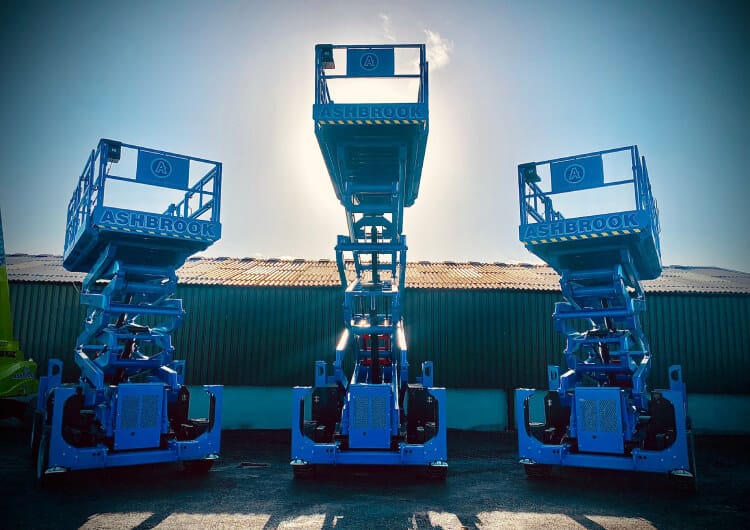 53FT (16.15M) GENIE 5390 RT DIESEL SCISSOR LIFT