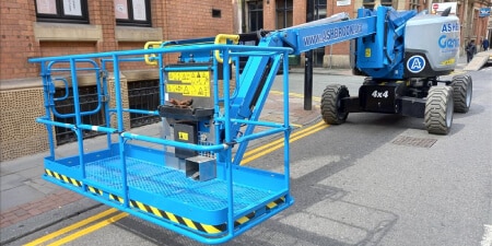 62FT (18.87M) GENIE Z62-40 DIESEL ARTICULATING BOOM